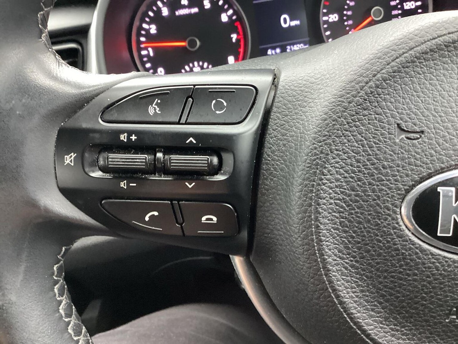 Used Kia Stonic 2019 for sale - 76713196: Photo 24