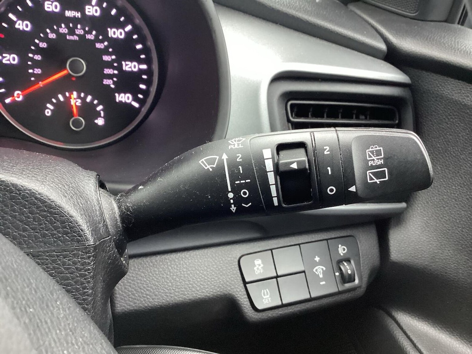 Used Kia Stonic 2019 for sale - 76713196: Photo 27