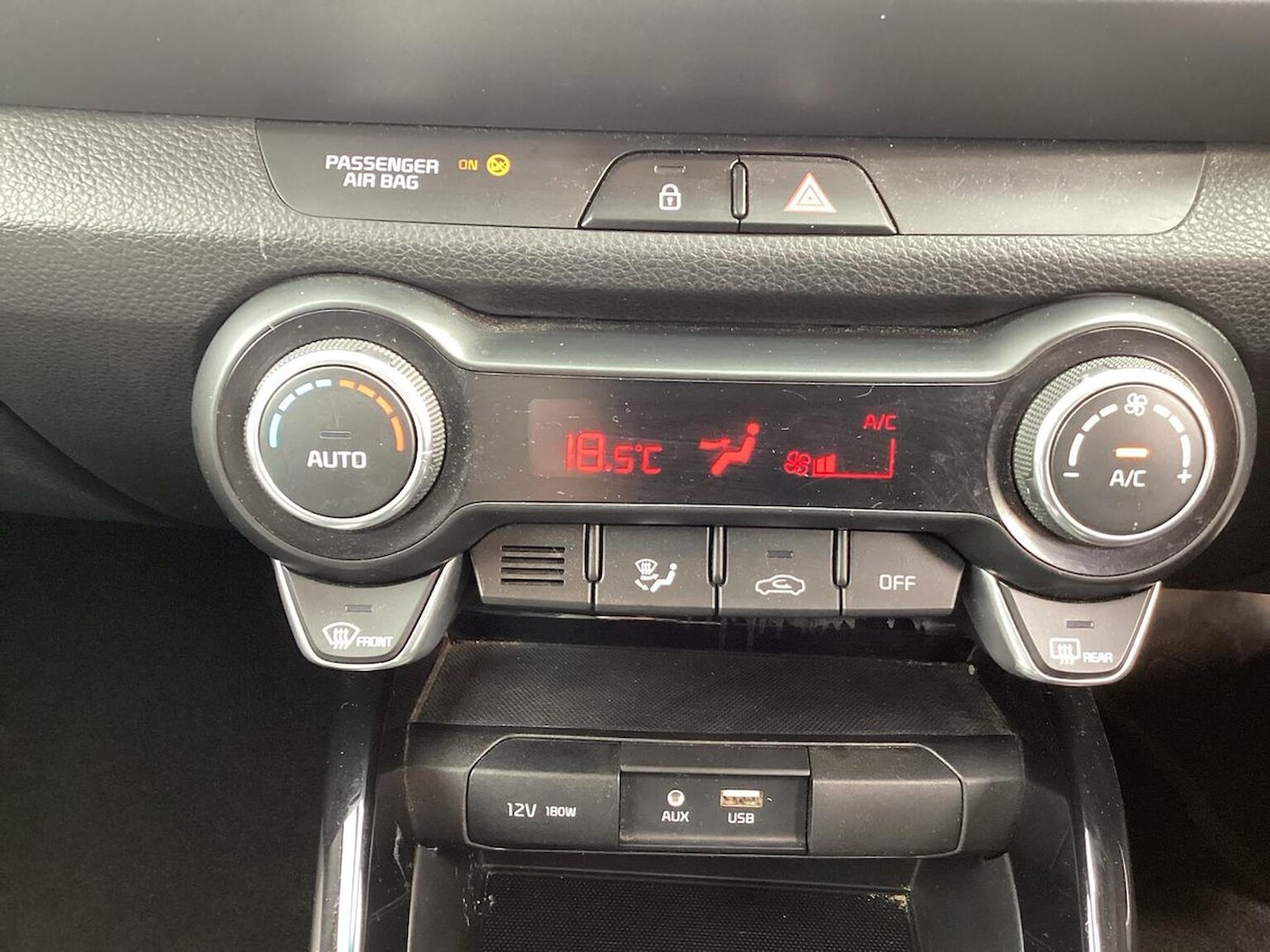 Used Kia Stonic 2018 for sale - 76114350: Photo 12