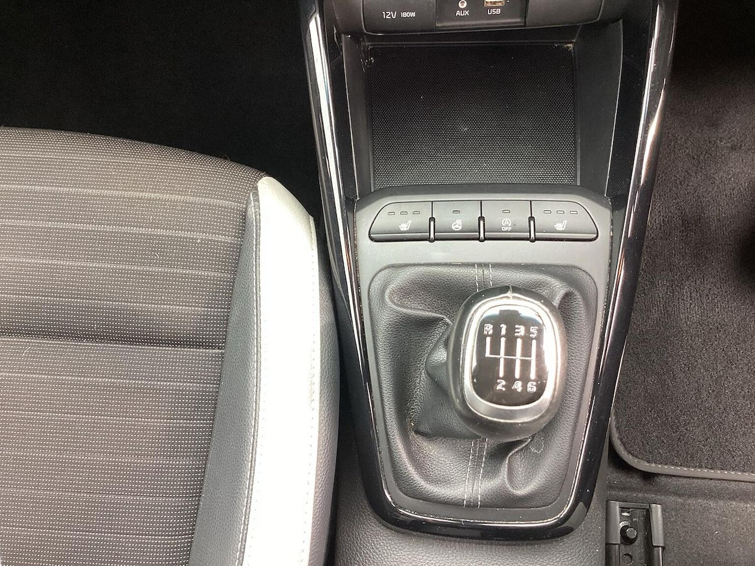 Used Kia Stonic 2018 for sale - 76114350: Photo 13