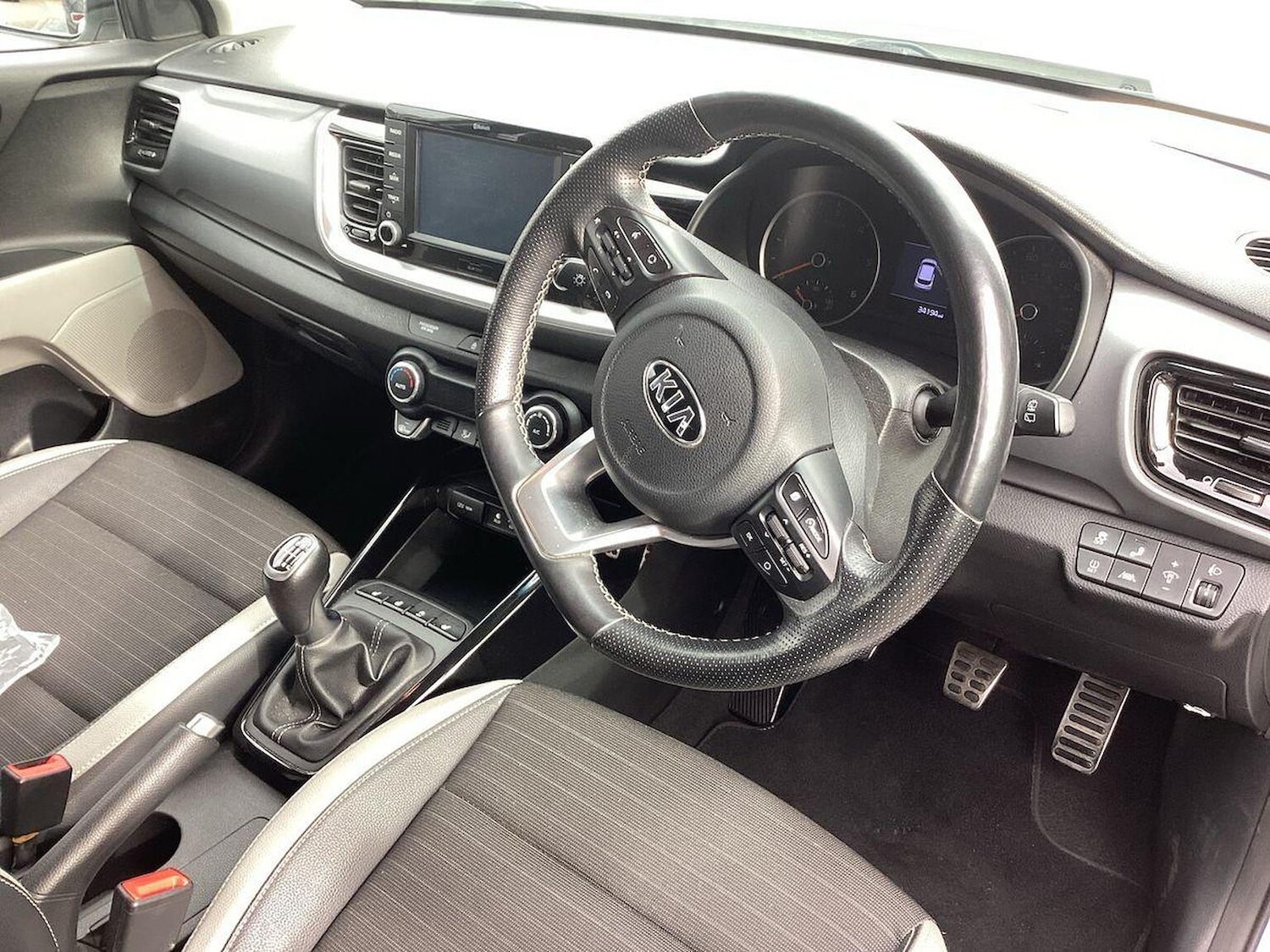 Used Kia Stonic 2018 for sale - 76114350: Photo 15