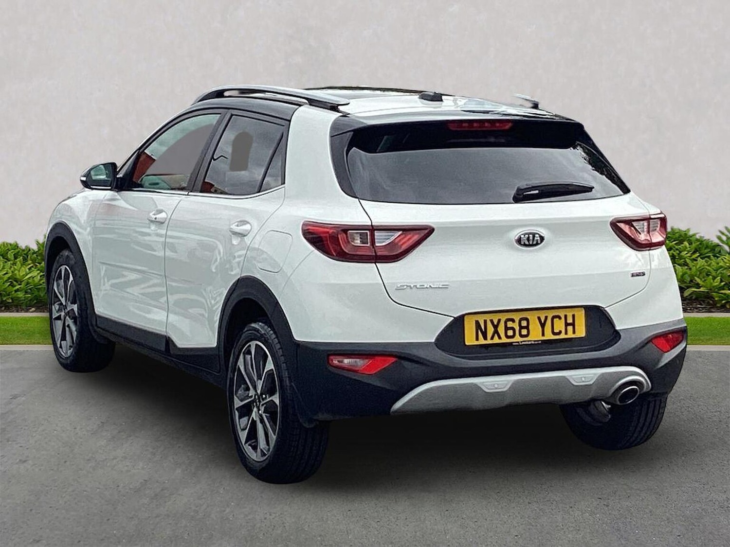 Used Kia Stonic 2018 for sale - 76114350: Photo 2