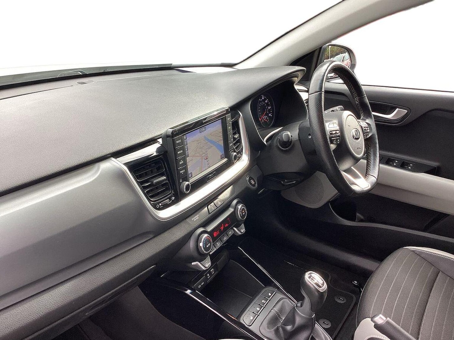 Used Kia Stonic 2018 for sale - 76114350: Photo 7