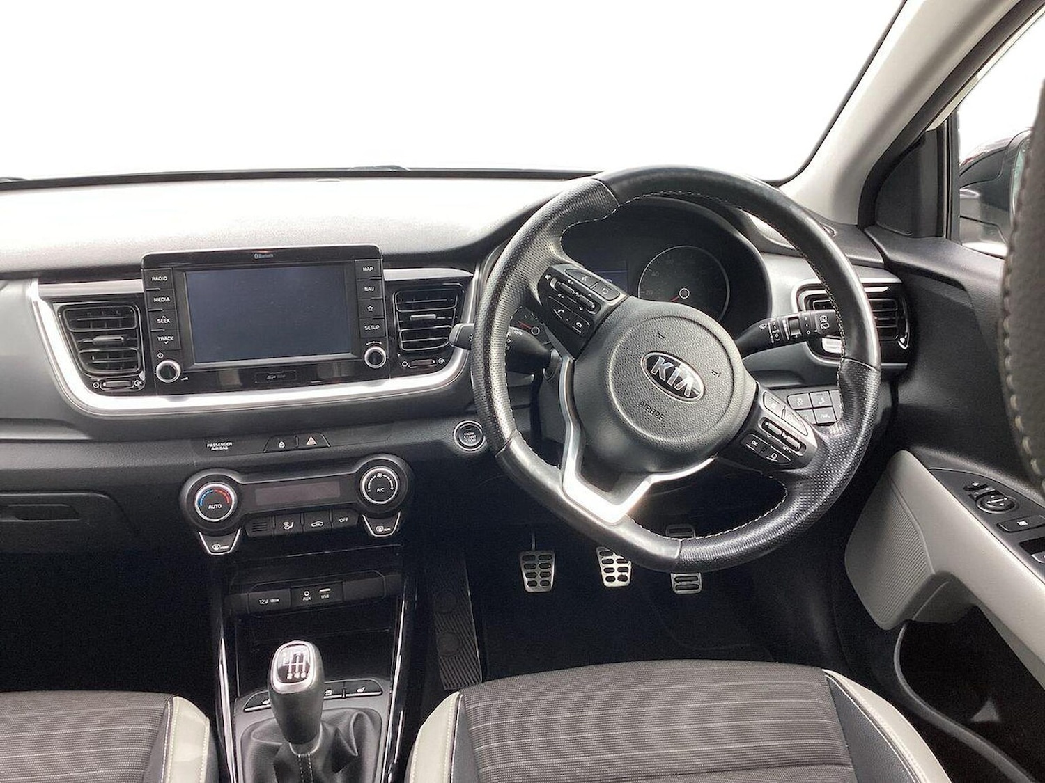 Used Kia Stonic 2018 for sale - 76114350: Photo 9