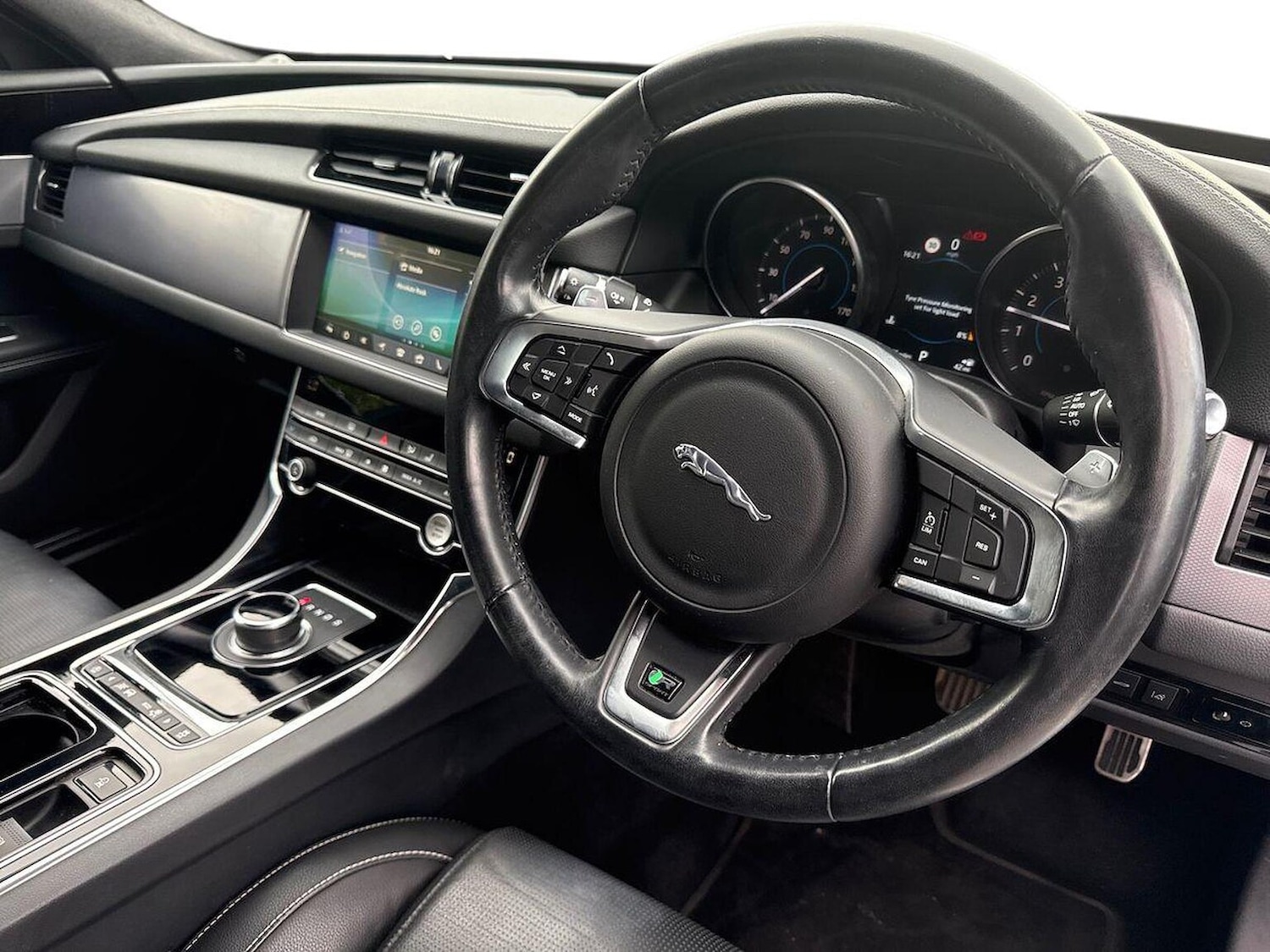 Used Jaguar XF 2019 for sale - 76091082: Photo 15