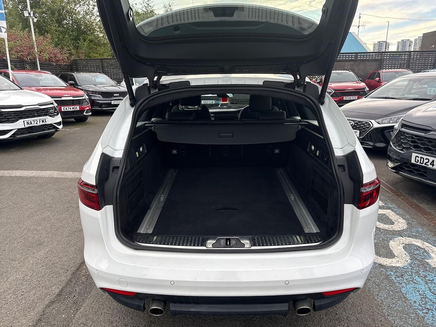 Used Jaguar XF 2019 for sale - 76091082: Photo 17