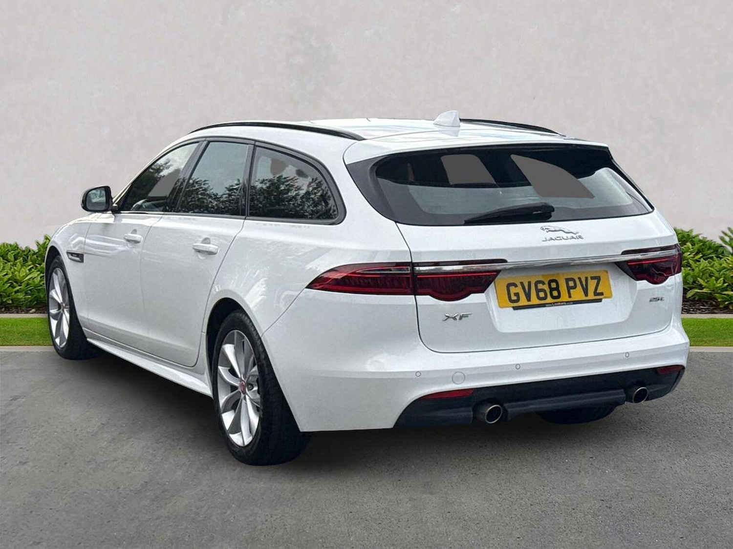 Used Jaguar XF 2019 for sale - 76091082: Photo 2