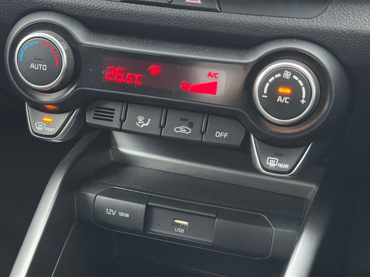 Used Kia Stonic 2024 for sale - 76845261: Photo 12