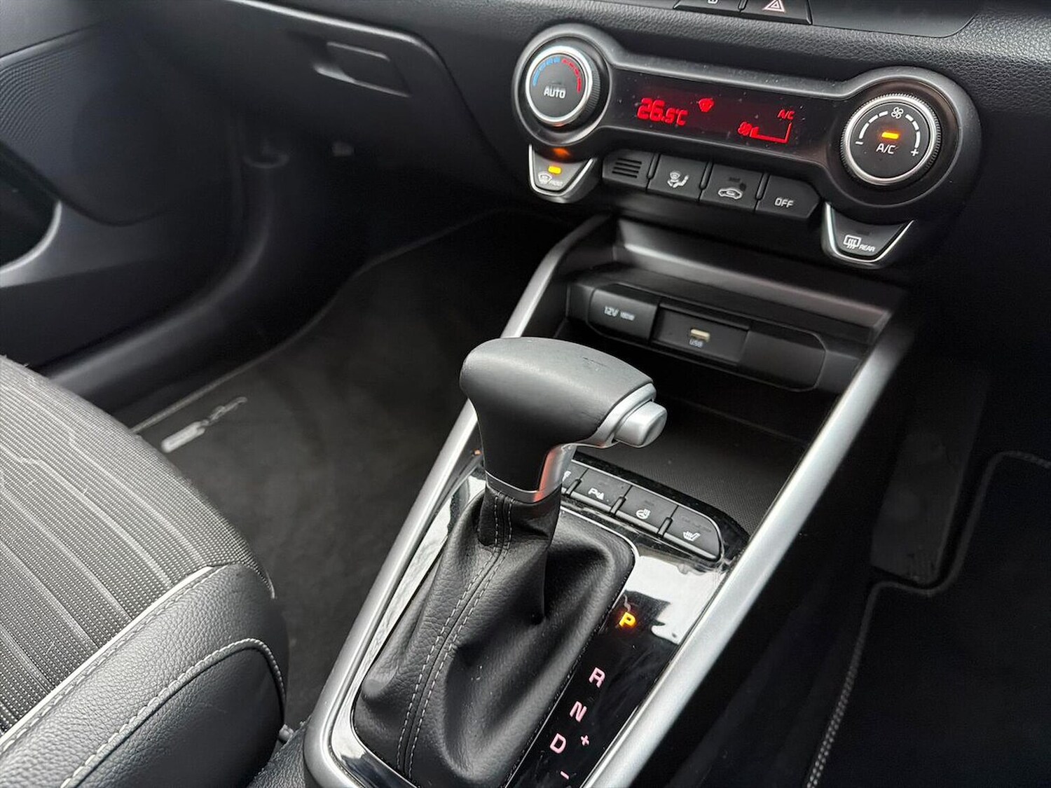 Used Kia Stonic 2024 for sale - 76845261: Photo 13