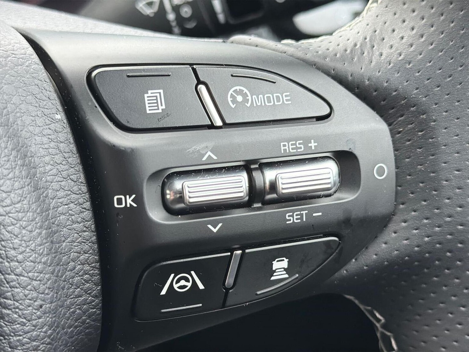 Used Kia Stonic 2024 for sale - 76845261: Photo 25