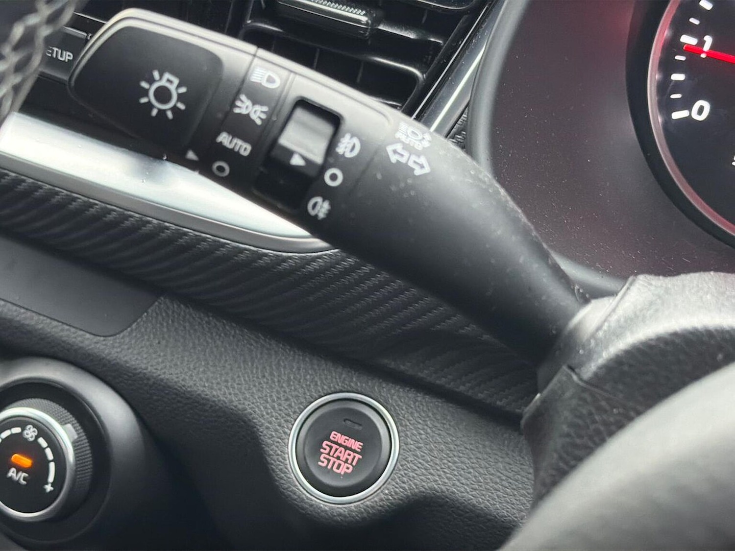 Used Kia Stonic 2024 for sale - 76845261: Photo 28