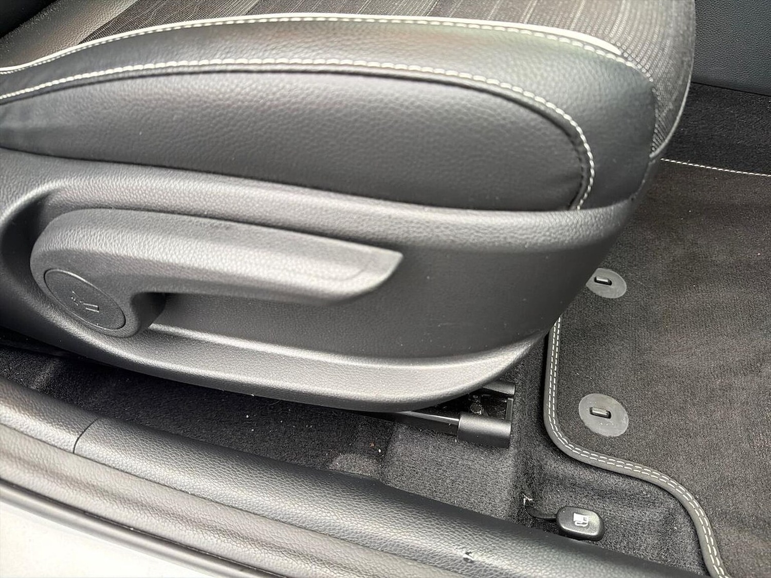 Used Kia Stonic 2024 for sale - 76845261: Photo 29