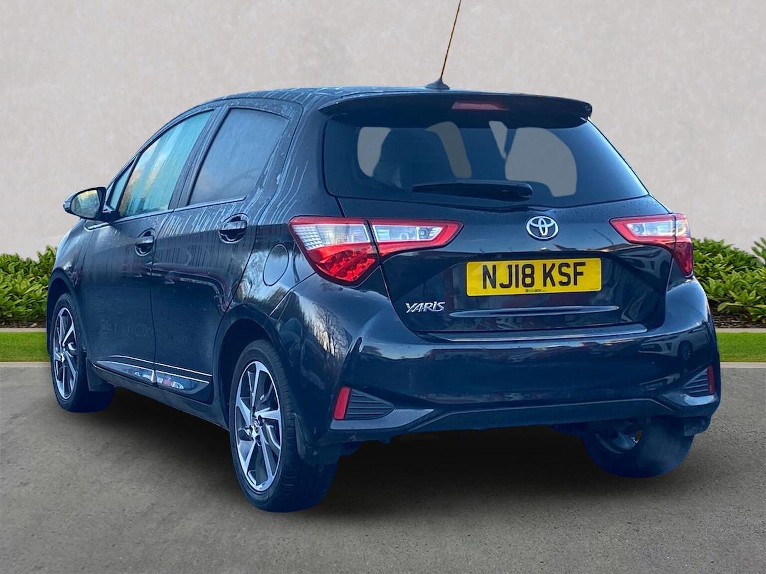 Used Toyota Yaris 2018 for sale - 76777313: Photo 2