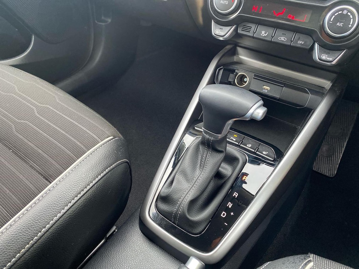 Used Kia Stonic 2024 for sale - 76478139: Photo 13