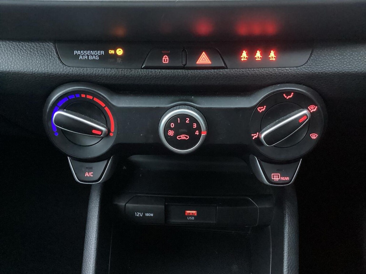 Used Kia Stonic 2023 for sale - 76637764: Photo 12