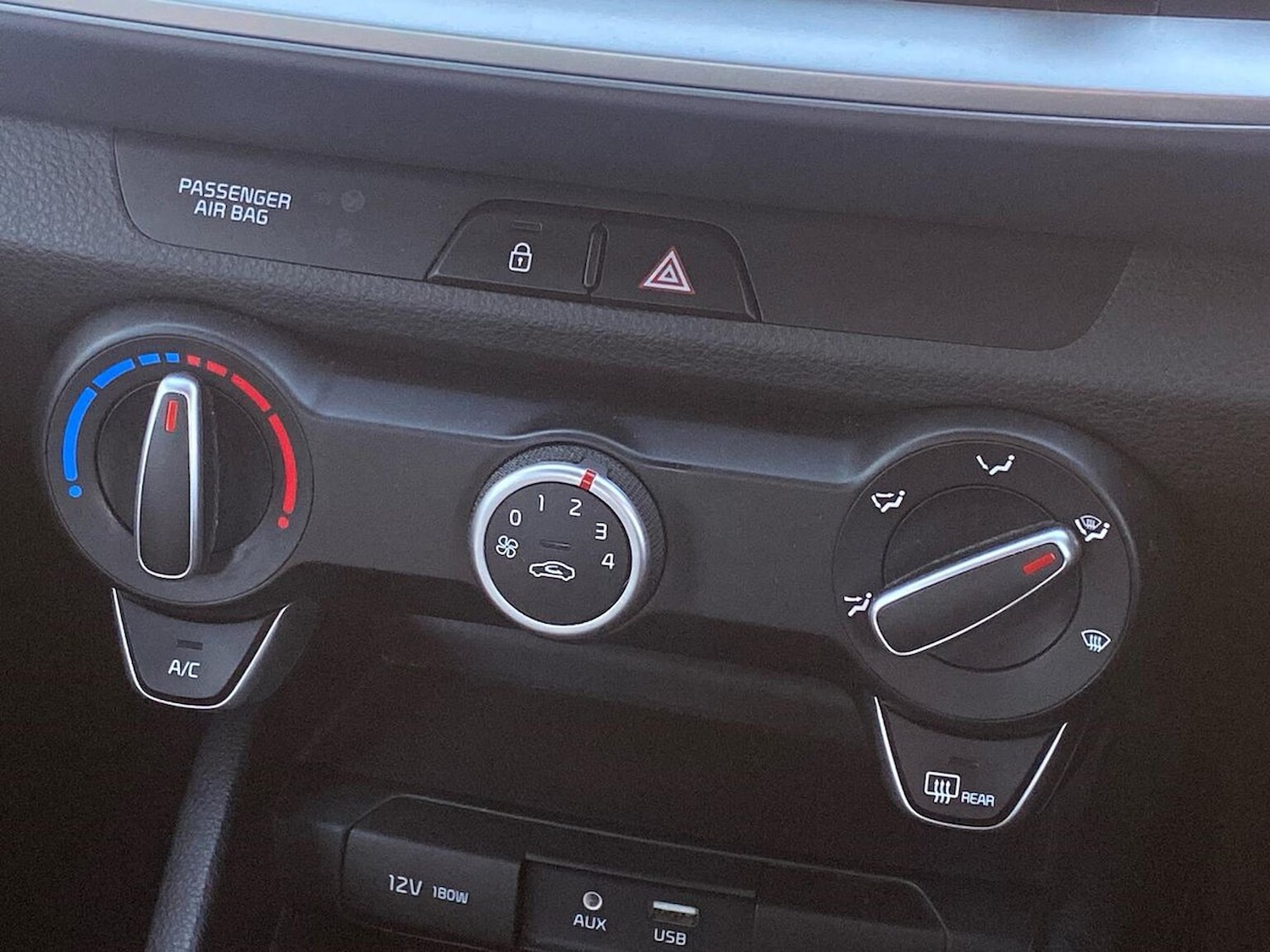 Used Kia Stonic 2018 for sale - 76699520: Photo 12