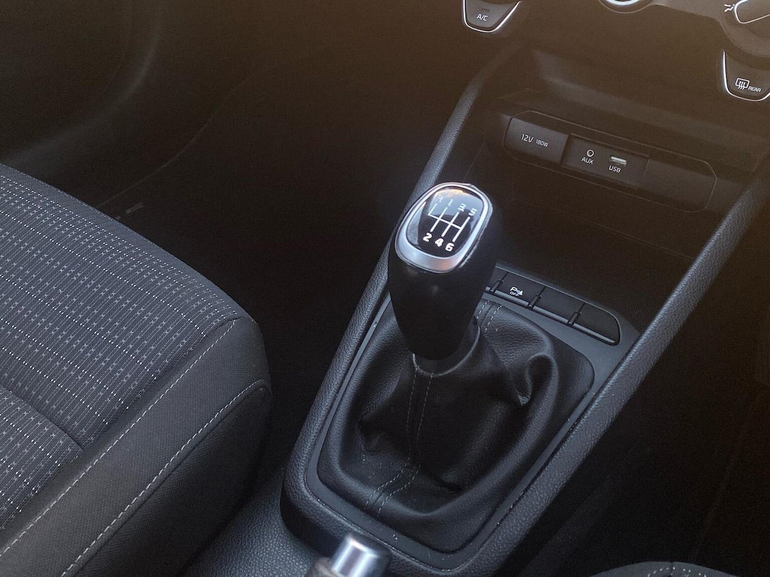 Used Kia Stonic 2018 for sale - 76699520: Photo 13