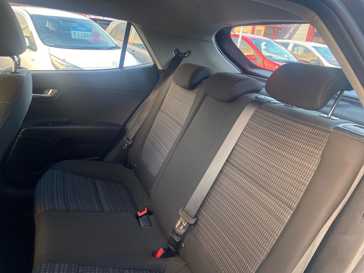 Used Kia Stonic 2018 for sale - 76699520: Photo 16