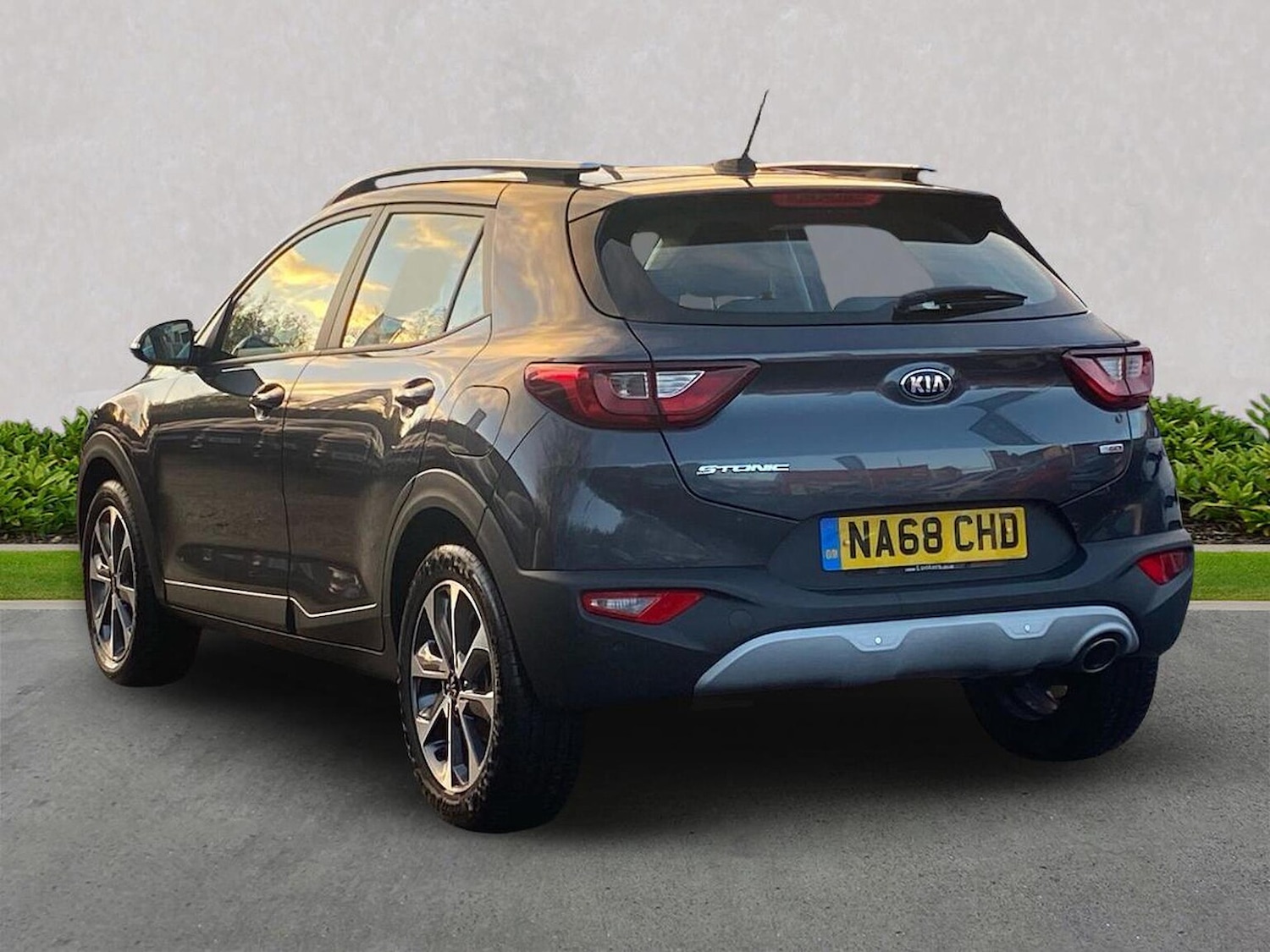 Used Kia Stonic 2018 for sale - 76699520: Photo 2