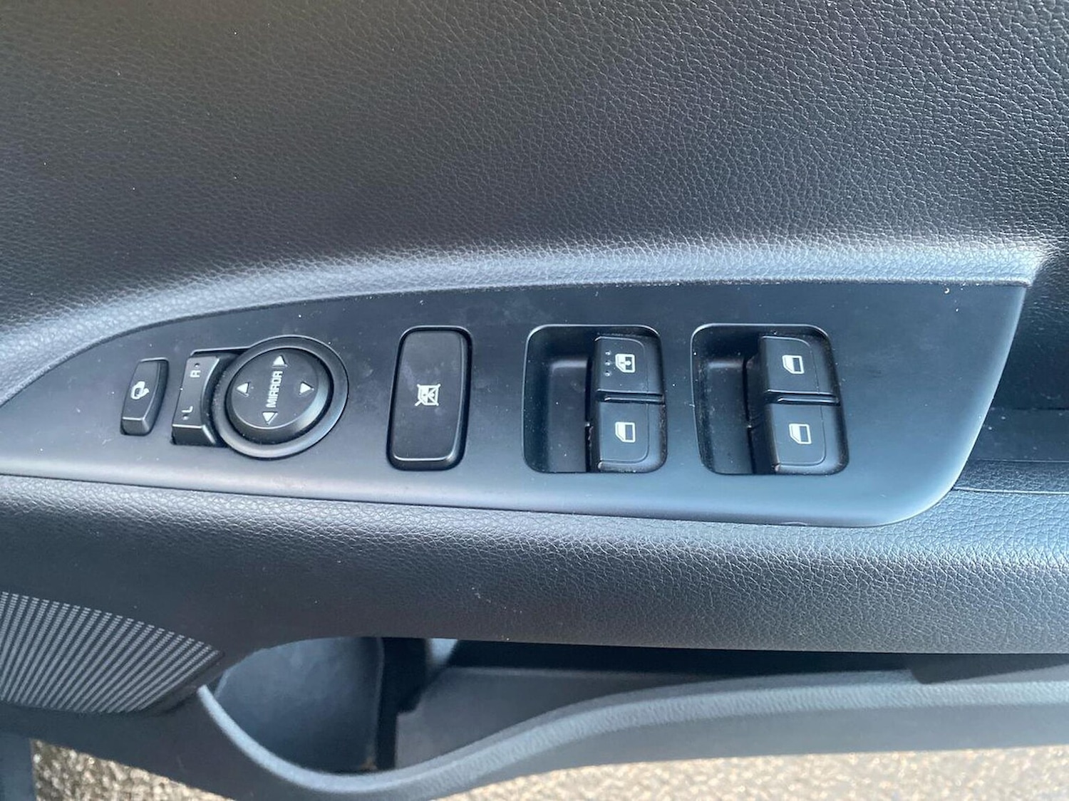 Used Kia Stonic 2018 for sale - 76699520: Photo 21