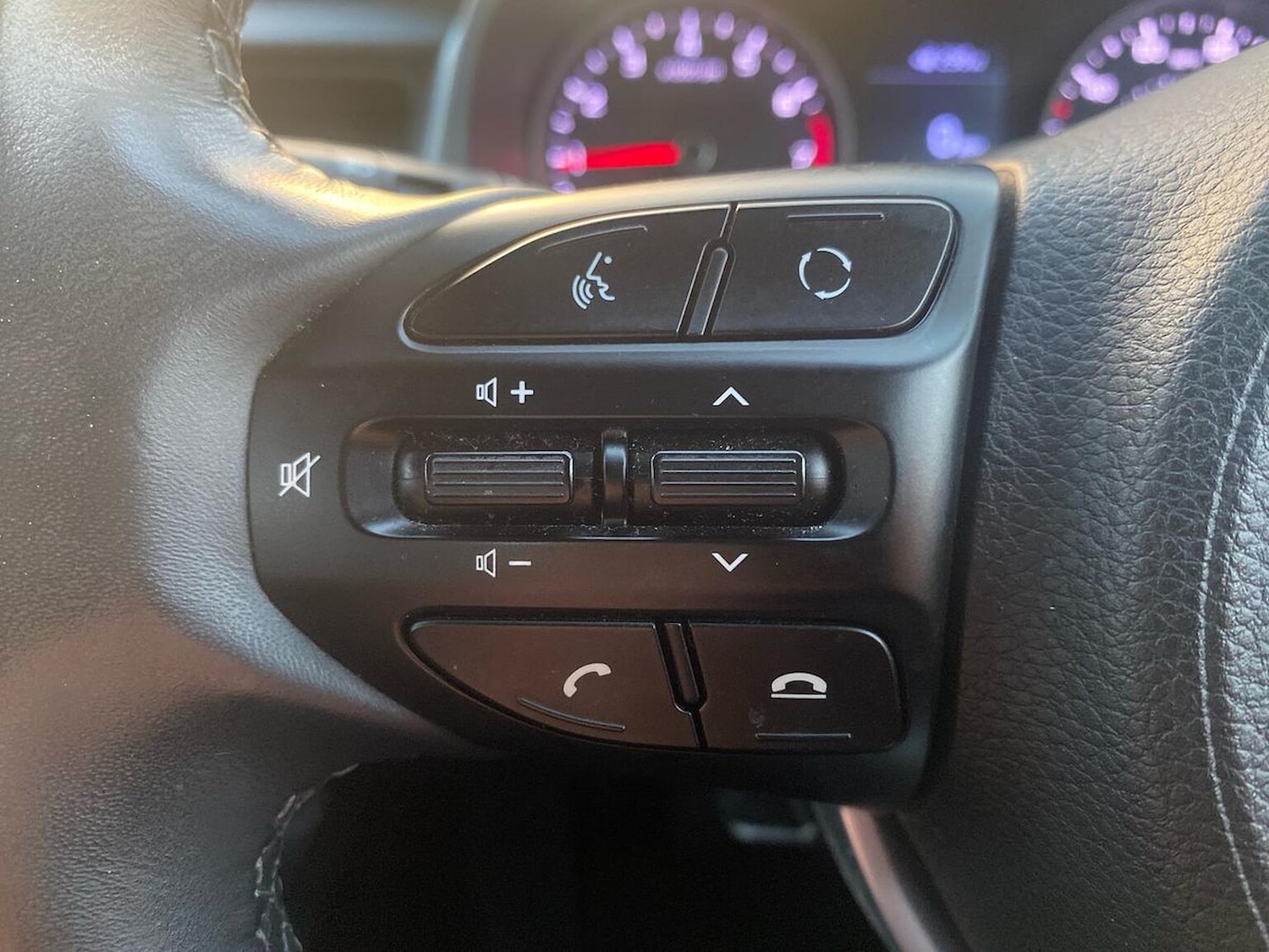 Used Kia Stonic 2018 for sale - 76699520: Photo 27