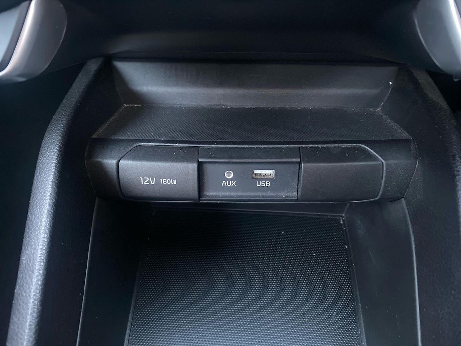 Used Kia Stonic 2018 for sale - 76699520: Photo 30