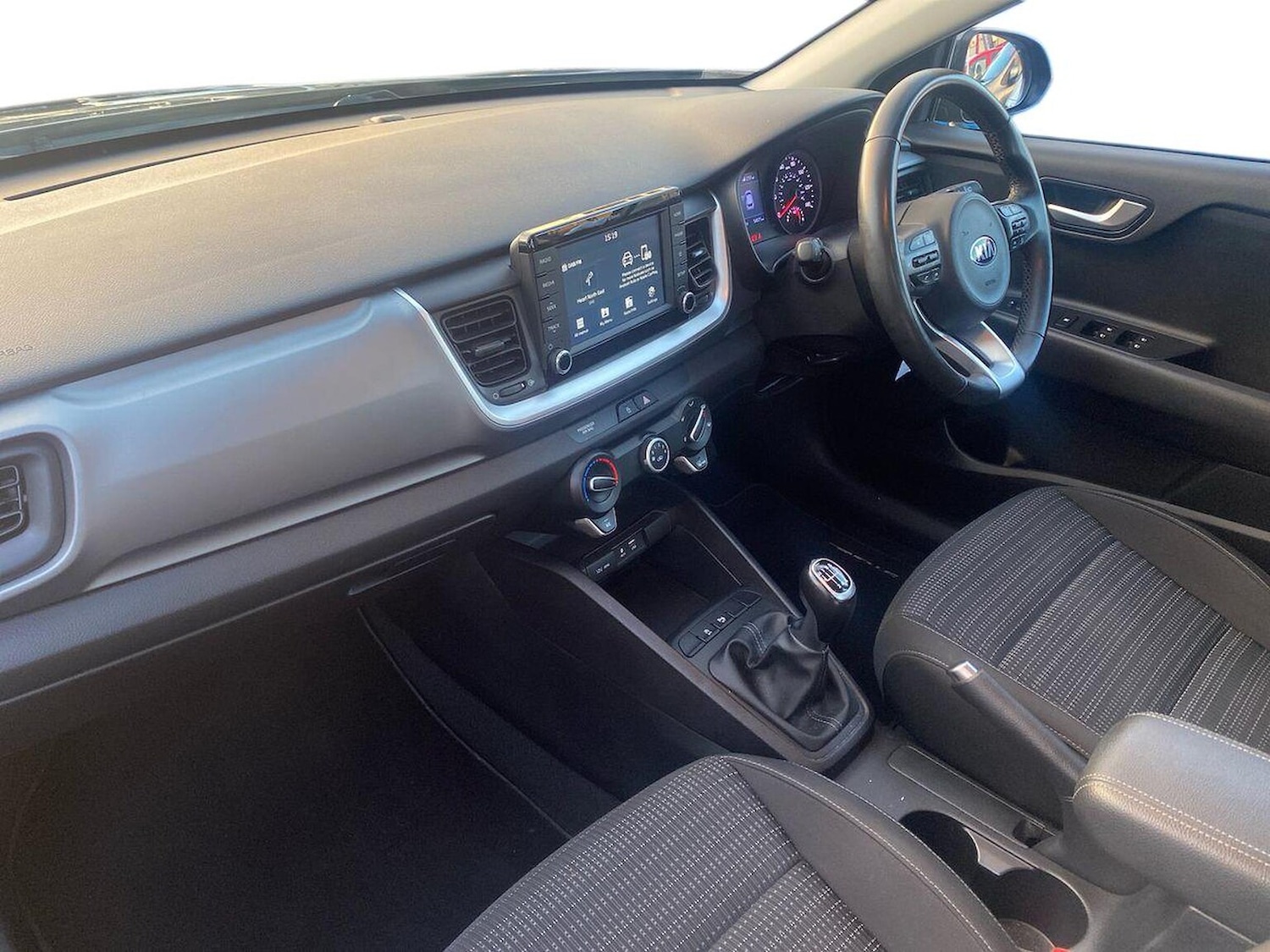 Used Kia Stonic 2018 for sale - 76699520: Photo 7