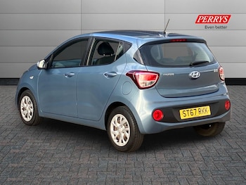Used Hyundai i10 2017 for sale - 76300441: Photo