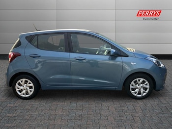 Used Hyundai i10 2017 for sale - 76300441: Photo