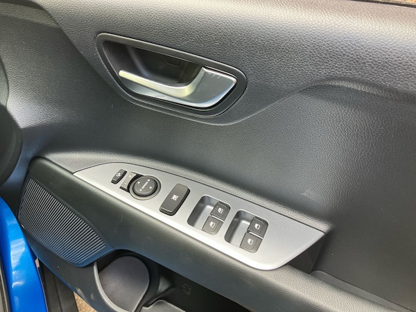 Used Kia Stonic 2024 for sale - 75342490: Photo 37