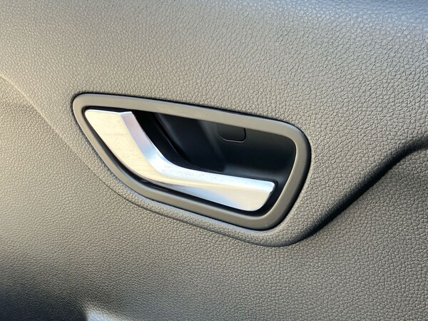 Used Kia Stonic 2024 for sale - 75342490: Photo 43