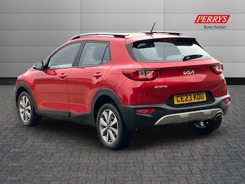 Used Kia Stonic 2023 for sale - 76892409: Photo