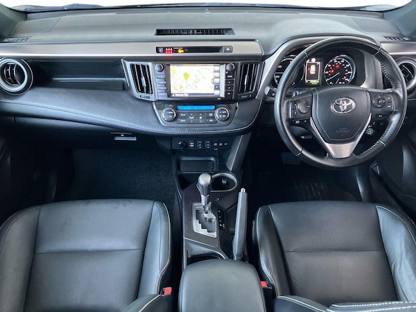 Used Toyota RAV4 2018 for sale - 76128119: Photo 10