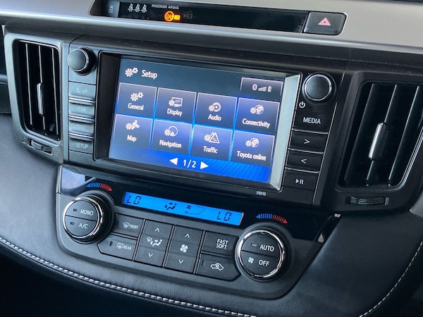 Used Toyota RAV4 2018 for sale - 76128119: Photo 11