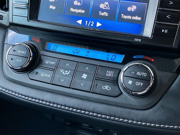 Used Toyota RAV4 2018 for sale - 76128119: Photo 14