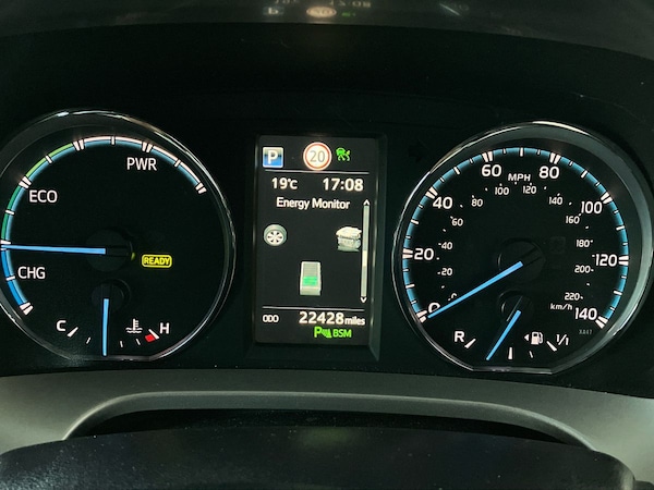 Used Toyota RAV4 2018 for sale - 76128119: Photo 16