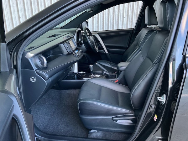 Used Toyota RAV4 2018 for sale - 76128119: Photo 48