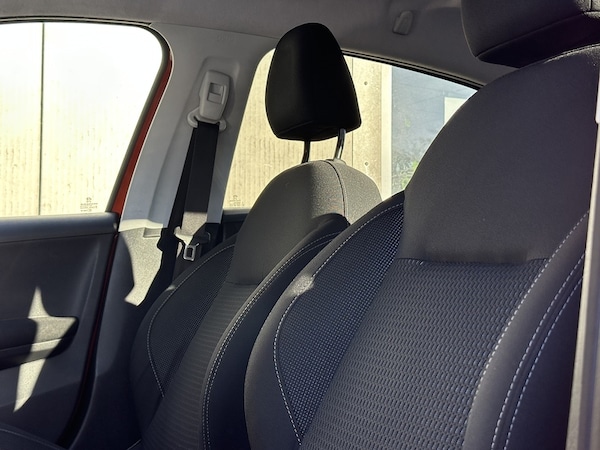 Used Peugeot 208 2015 for sale - 76106317: Photo 10