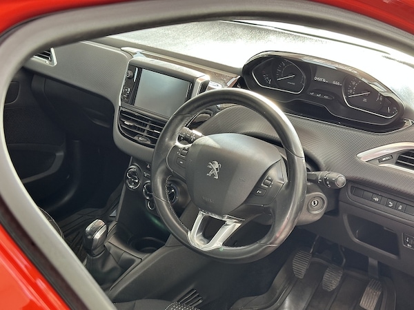Used Peugeot 208 2015 for sale - 76106317: Photo 13