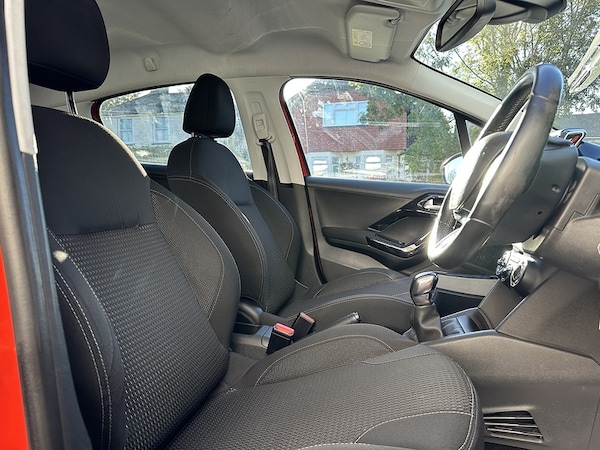 Used Peugeot 208 2015 for sale - 76106317: Photo 15