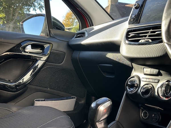 Used Peugeot 208 2015 for sale - 76106317: Photo 16