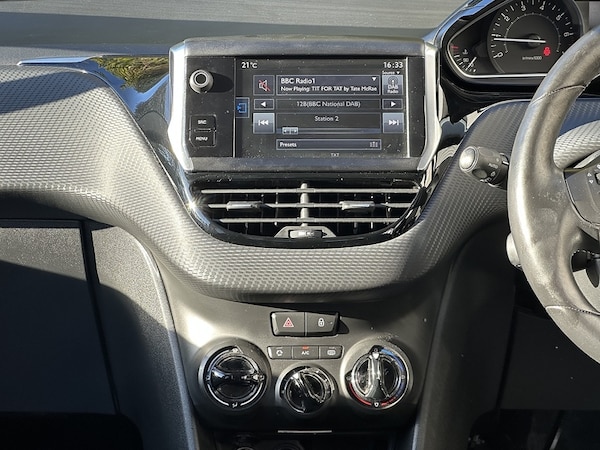 Used Peugeot 208 2015 for sale - 76106317: Photo 25