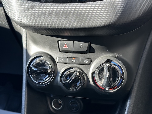Used Peugeot 208 2015 for sale - 76106317: Photo 30
