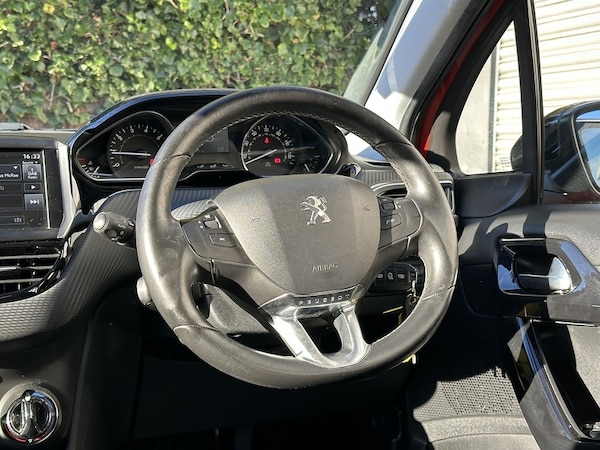 Used Peugeot 208 2015 for sale - 76106317: Photo 48