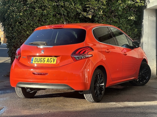 Used Peugeot 208 2015 for sale - 76106317: Photo 6