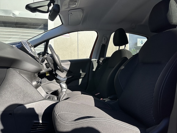 Used Peugeot 208 2015 for sale - 76106317: Photo 9