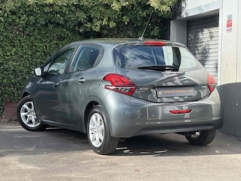 Used Peugeot 208 2017 for sale - 75626136: Photo