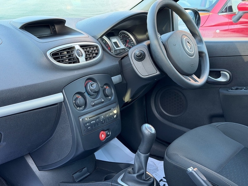 Used Renault Clio 2010 for sale - 77379243: Photo 15