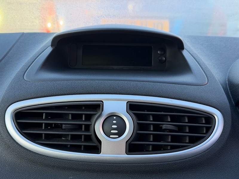 Used Renault Clio 2010 for sale - 77379243: Photo 8