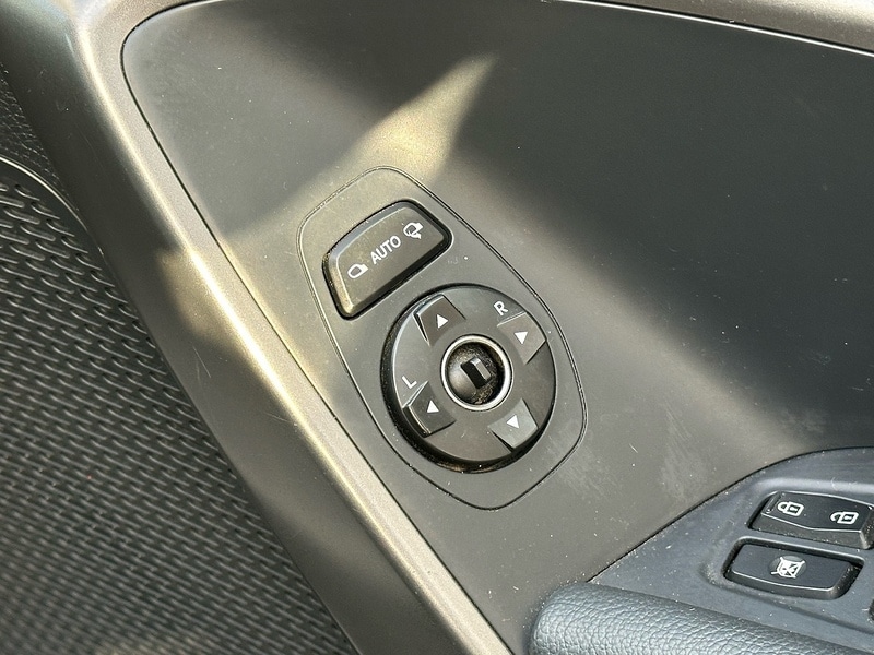 Used Hyundai Santa Fe 2015 for sale - 77089506: Photo 53